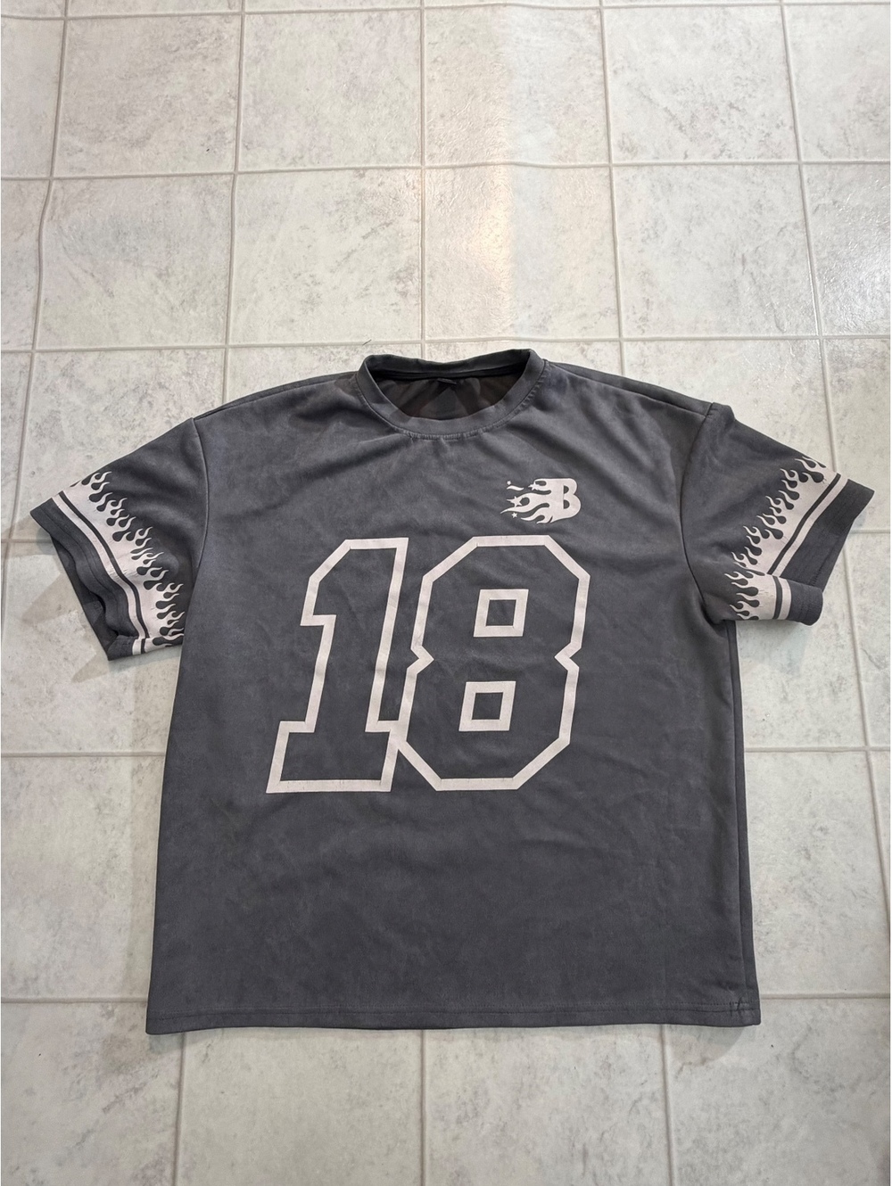 ROMWE Men's Gray Graphic Number 18 T-Shirt with Flame Sleeve